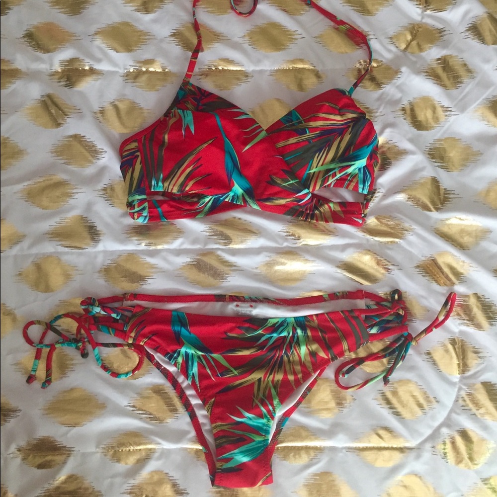 Stunning Victoria’s Secret Bikini Set- BRAND NEW
